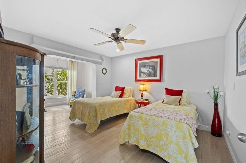 5172 Seahorse Ave, Naples FL 34103-2470 exterior