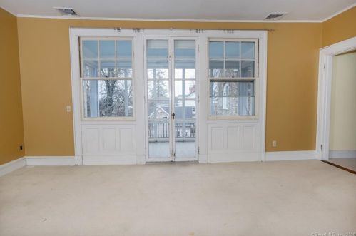 351 Main St, Ridgefield CT 06877-3810 exterior