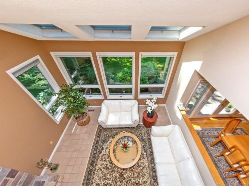 1 Essex Ct, Farmington CT 06032-1433 exterior