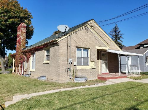 2733 Roosevelt Dr, Milwaukee WI 53216-1838 exterior