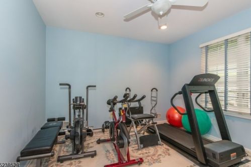 18 Rosewood Ln, Parsippany NJ 07834-3801 exterior