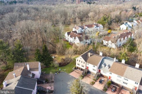 7 Hanover Ct, Princeton NJ 08540-7067 exterior