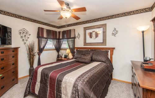 6957 Verona Ct, Milwaukee WI 53227-4429 exterior