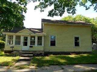 211 Sophia St, Sylvan Beach, MI 49461-1330