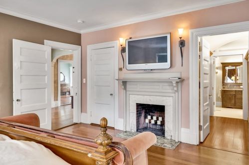 25 Hunnewell Ave, Newton MA 02458-2216 exterior