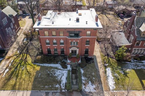 16 Kingsbury Pl, Saint Louis MO 63112-1825 exterior