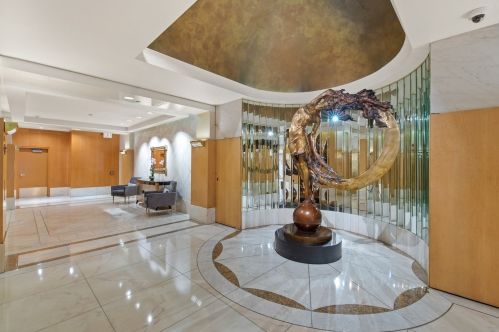 111 Chestnut St, Chicago IL  60610-2016 exterior