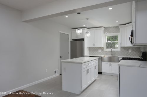 16 Carole Pl, Old Bridge NJ  08857-2502 exterior