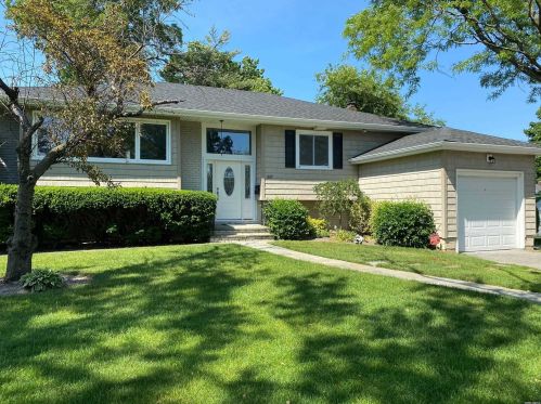 869 Fanwood Ave, Valley Stream, NY 11581-3101