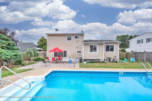 22 Adams St, Old Bridge, NJ 08857-2112