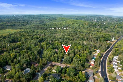 1802 Valhalla Dr, Duluth MN 55811-2226 exterior