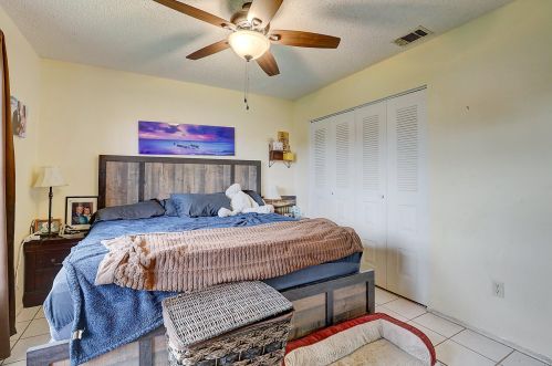 2351 Fruit Ave, Fort Pierce FL 34952-7422 exterior