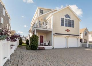 259 Ashland St, Seabrook, NH 03874-4701