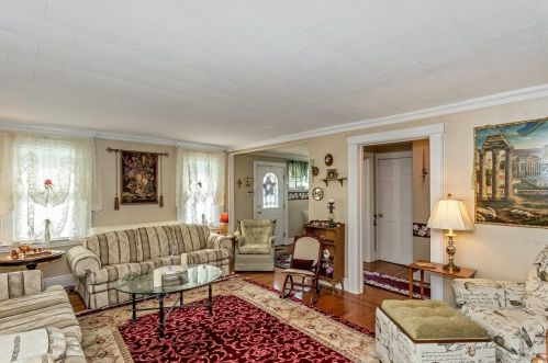 66 Ave, Valley Stream NY 11580-3230 exterior