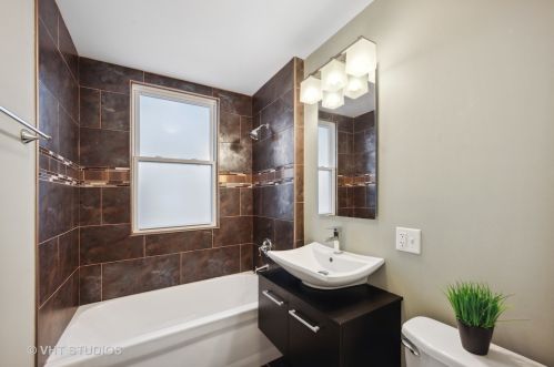 4530 Drake Ave, Chicago IL 60659-2218 exterior