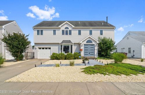 61 Storm Jib Ct, Berkeley Township, NJ 08721-1417