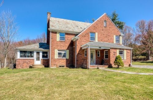 2055 Allen St, Springfield, MA 01118-1821