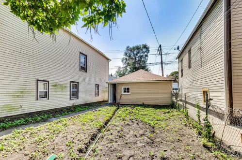 8740 Escanaba Ave, Chicago IL  60617-3115 exterior