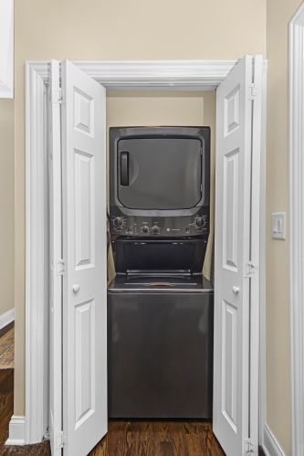 3935 Drake Ave, Chicago IL 60618-2219 exterior