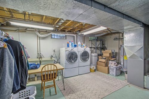 223 Barberry Ave, Kalamazoo MI 49002-6205 exterior