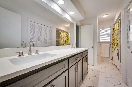 9672 Atherton Dr, Dallas TX 75243-6135 exterior