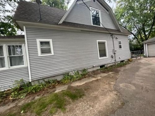 928 Pleasant St, Belding MI 48809-2252 exterior