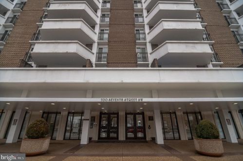 700 7th St, Washington DC 20001-3716 exterior