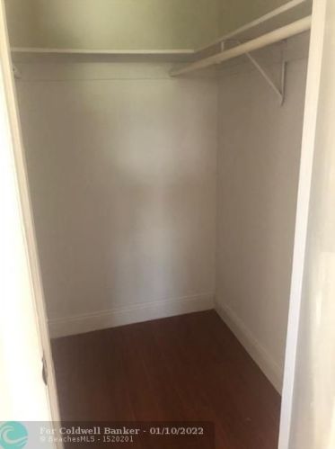 2472 Dixie Hwy, Boca Raton FL 33431-6812 exterior