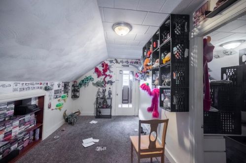 33 Cross St, Woonsocket RI 02895-5852 exterior