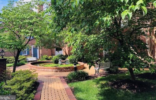 1048 Royal St, Alexandria, VA 22314-1530