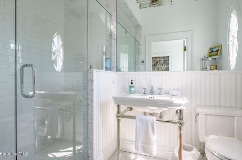 2 Kemble St, Lenox MA 01240-2816 exterior