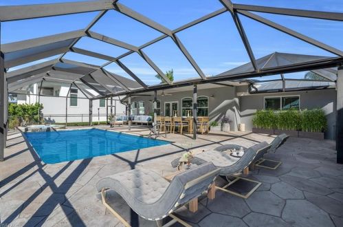 1410 Curlew Ave, Naples FL 34102-3405 exterior