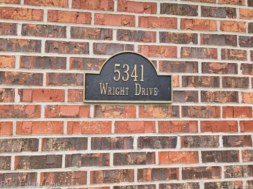 5341 Wright Dr, Troy MI  48098-3024 exterior