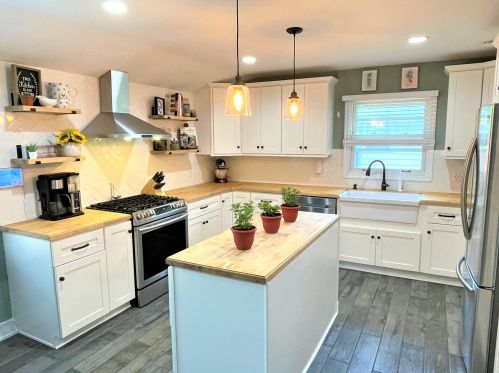 6006 20th St, Milwaukee, WI 53221-5049