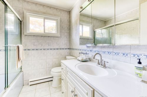 180 Cockonoe Ave, Babylon NY 11702-1904 exterior