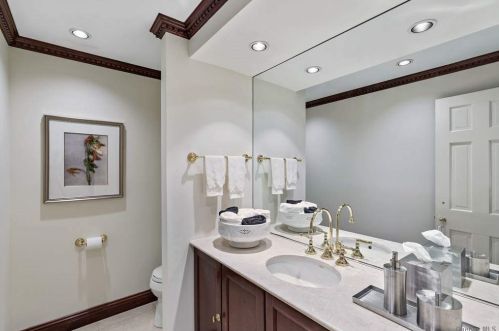 10 Durham Dr, Huntington Station NY 11746-5310 exterior