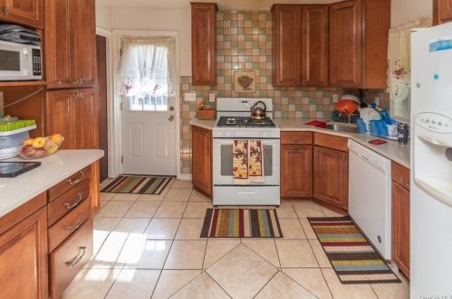 19 Briarwood Dr, Poughkeepsie NY 12601-5529 exterior