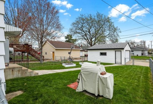 359 10th Ave, South Saint Paul, MN 55075-2520