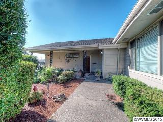 1924 Banyan Ct, Salem OR  97304-1100 exterior