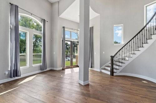 1614 Cedar Bend Dr, Austin TX  78758-2641 exterior