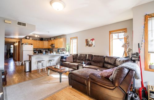 2910 Newhall St, Milwaukee WI 53211-3223 exterior