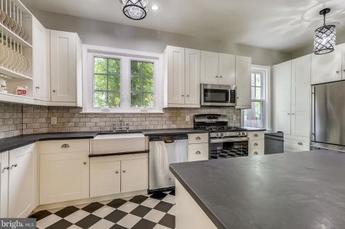 7426 Piney Branch Rd, Silver Spring MD 20901-4352 exterior