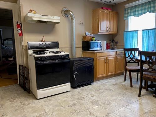 55 Vernon St, Worcester MA 01610-1935 exterior