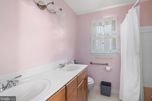 7907 Ivymount Ter, Rockville MD 20854-3753 exterior