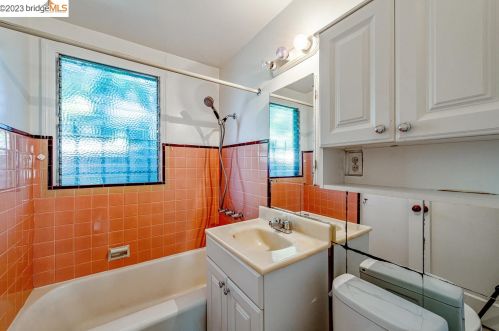 1630 Chestnut St, Berkeley CA 94702-1430 exterior