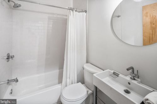 2401 Emerald St, Philadelphia PA  19125-1204 exterior