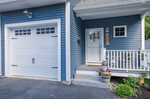 55 Forest St, Dover, NH 03820-3222