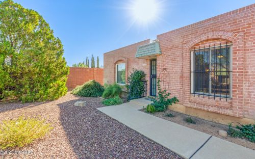 3449 Seneca St, Tucson, AZ 85716-3205