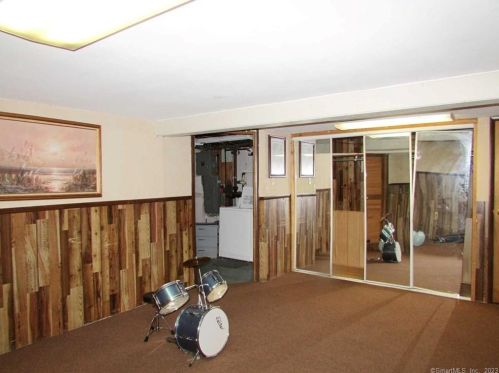 36 Belmont Ave, Windsor CT  06095-3335 exterior