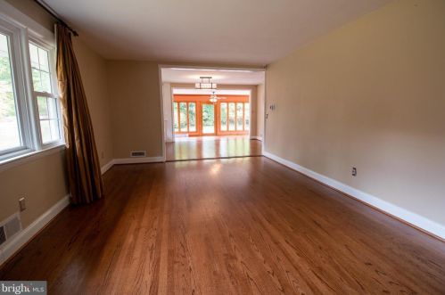 10701 Rock Run Dr, Rockville MD  20854-1747 exterior